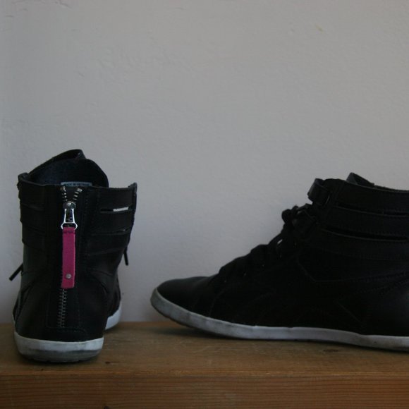 Reebok Hi-Tops - Picture 7 of 9